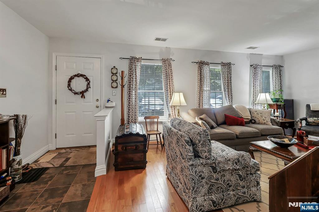 2332 Oliver Court