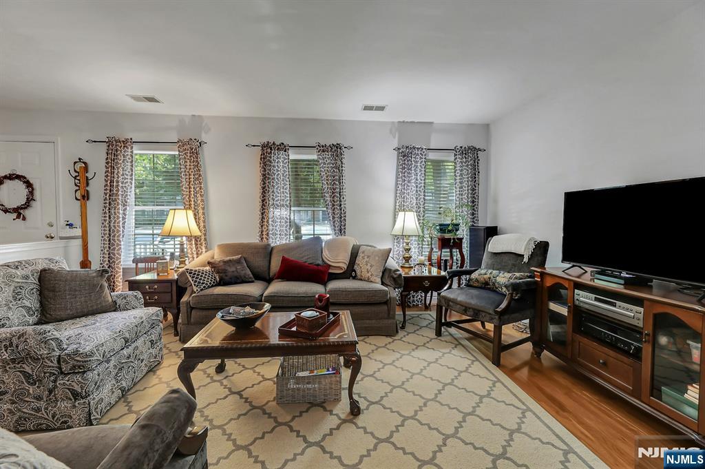 2332 Oliver Court
