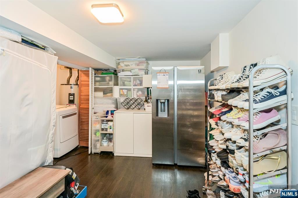 1537 John Street 7