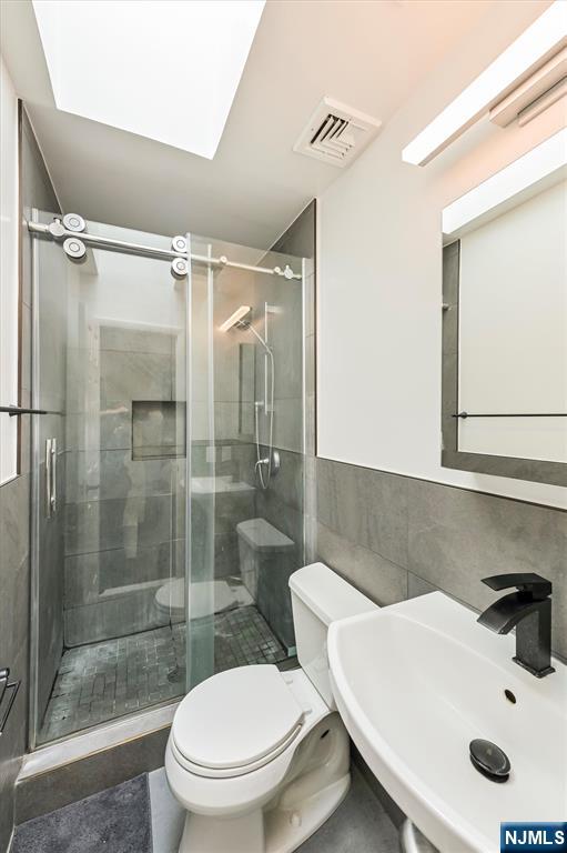 1537 John Street 7