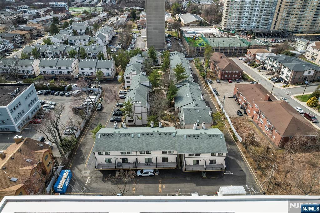 1537 John Street 7