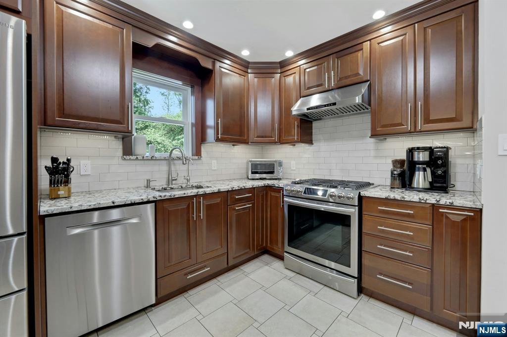 15-10 Mandon Place