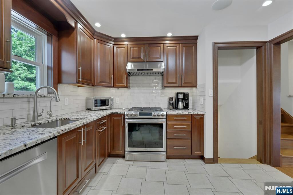 15-10 Mandon Place