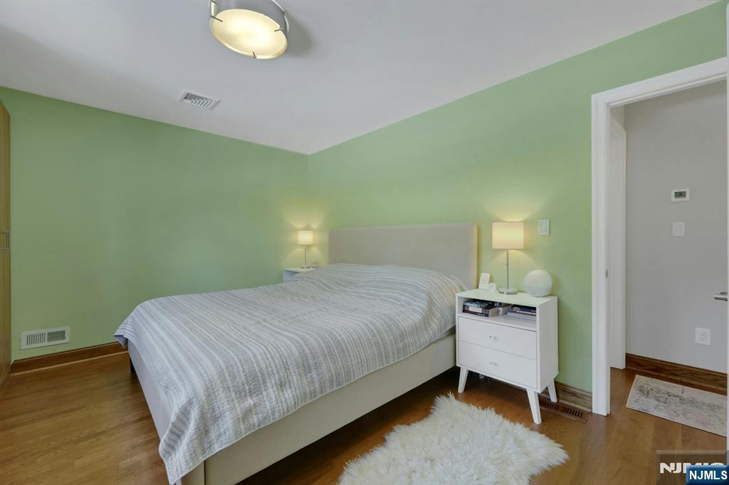 15-10 Mandon Place