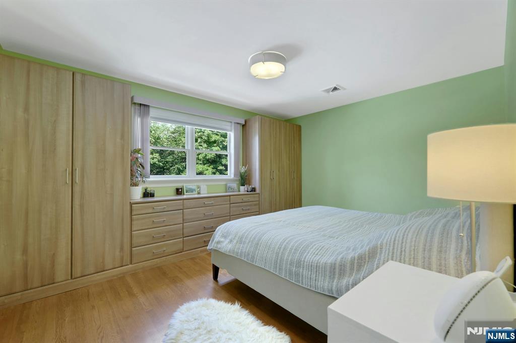 15-10 Mandon Place