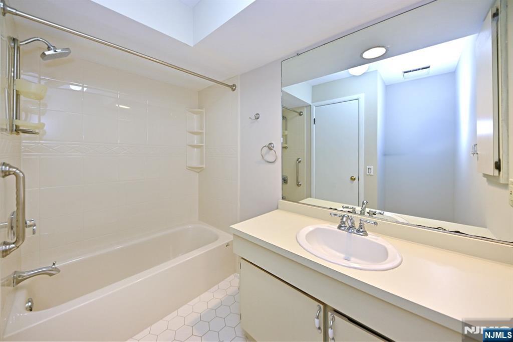 204 Indian Hollow 204