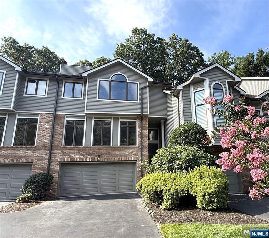 20 Lakeview Drive