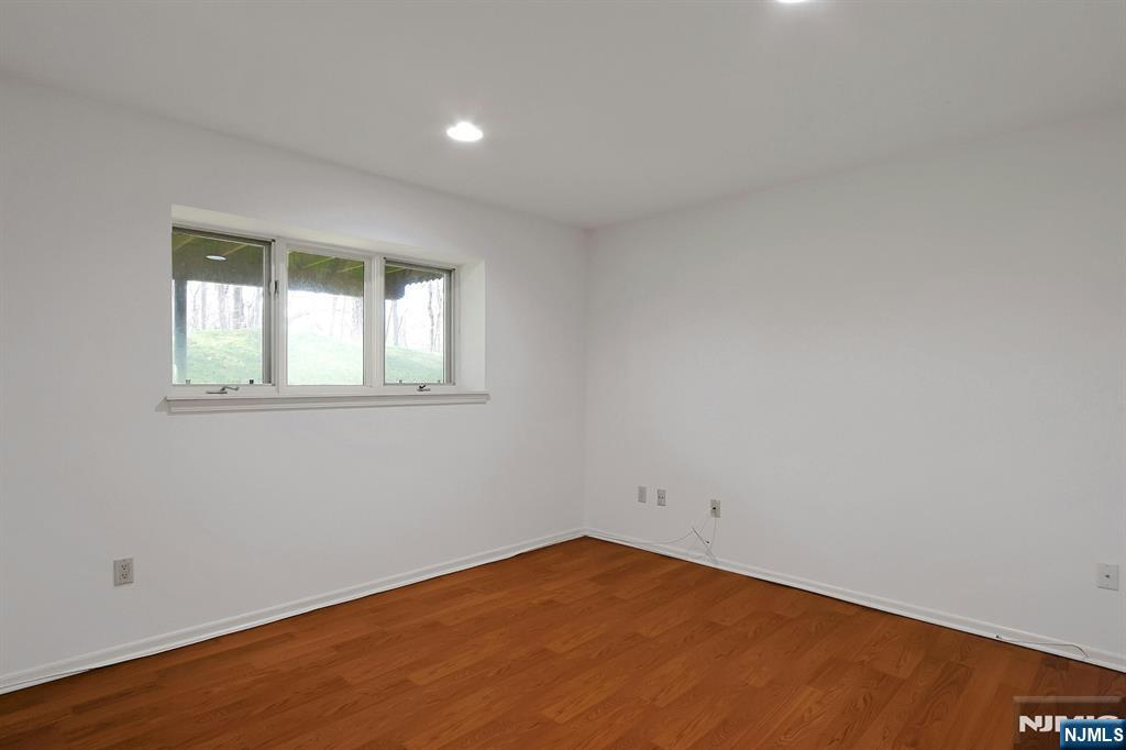 20 Lakeview Drive