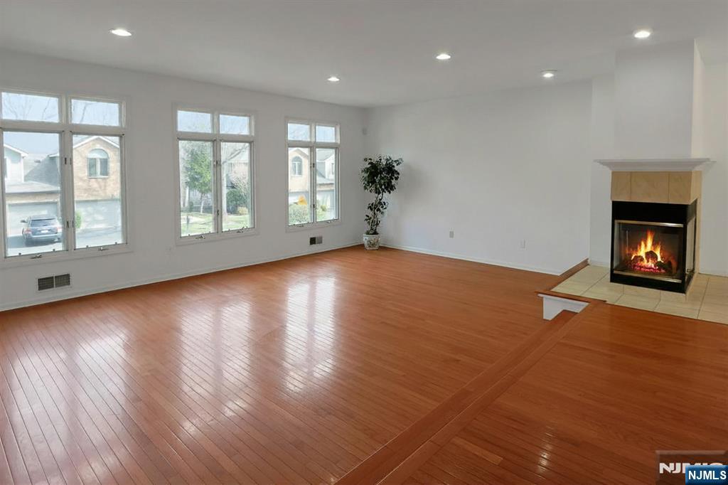 20 Lakeview Drive