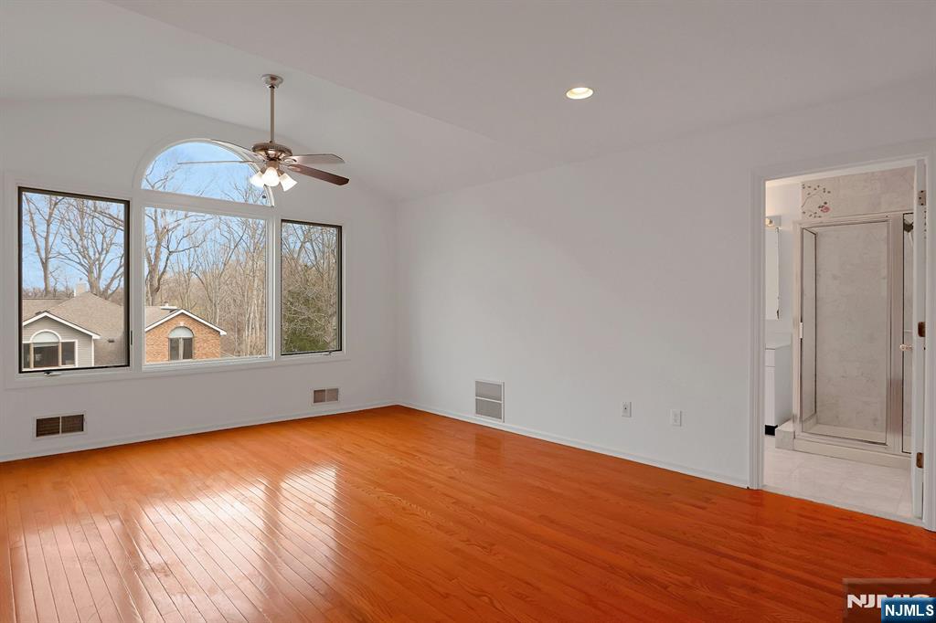 20 Lakeview Drive
