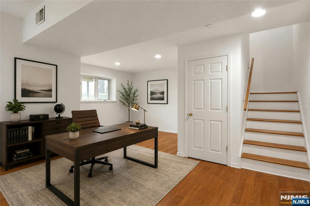 20 Lakeview Drive