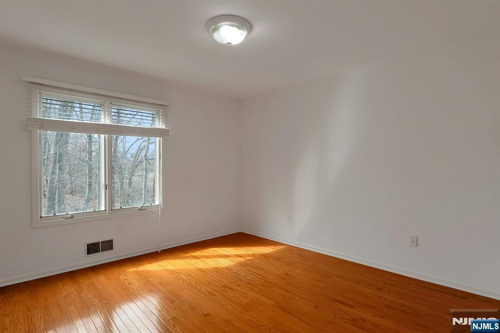 20 Lakeview Drive