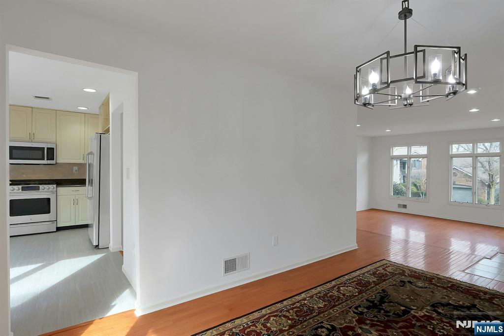 20 Lakeview Drive