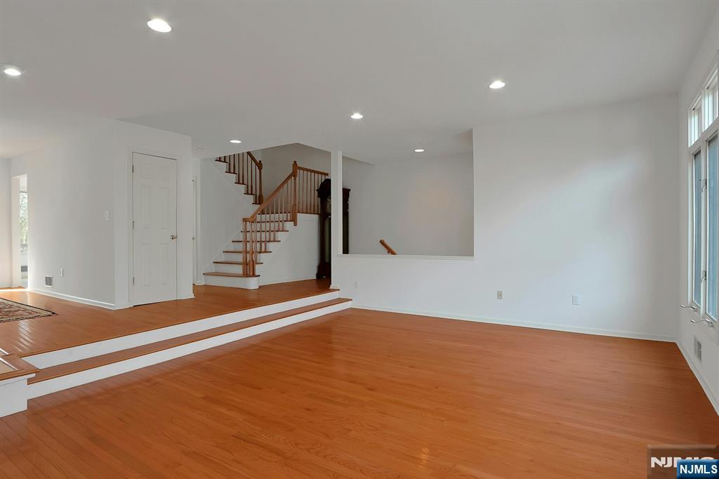 20 Lakeview Drive