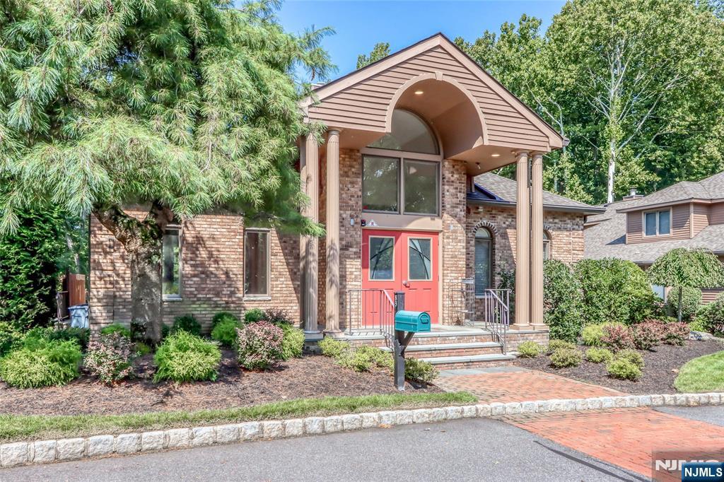 20 Lakeview Drive