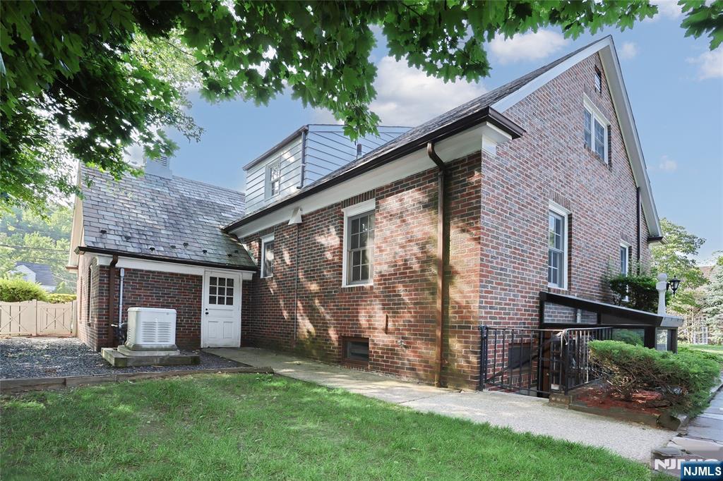 10 Glenwood Avenue