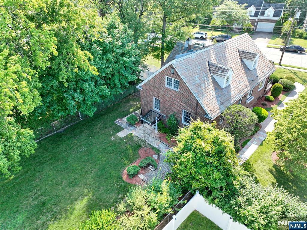 10 Glenwood Avenue