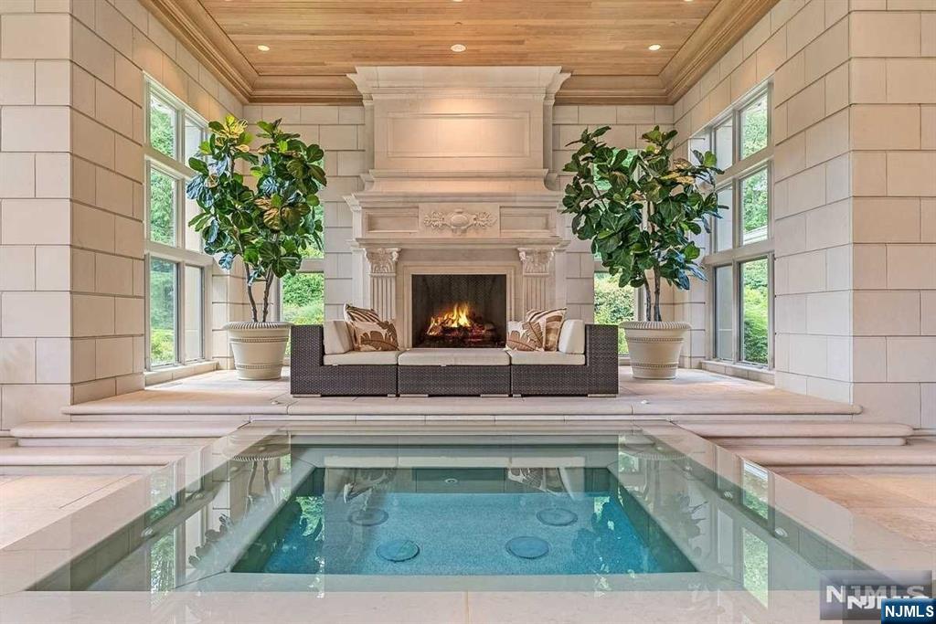 125 Chestnut Ridge Road
