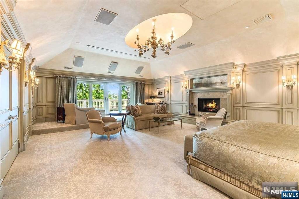 125 Chestnut Ridge Road