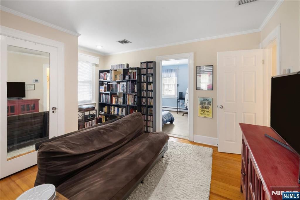734 Greentree Lane