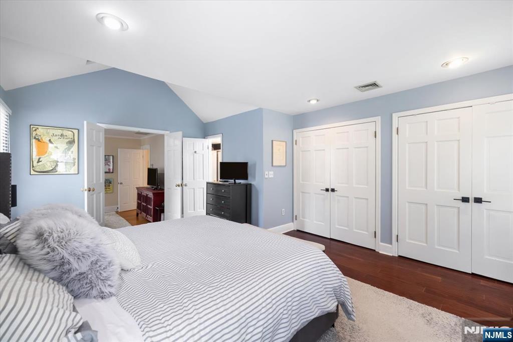 734 Greentree Lane