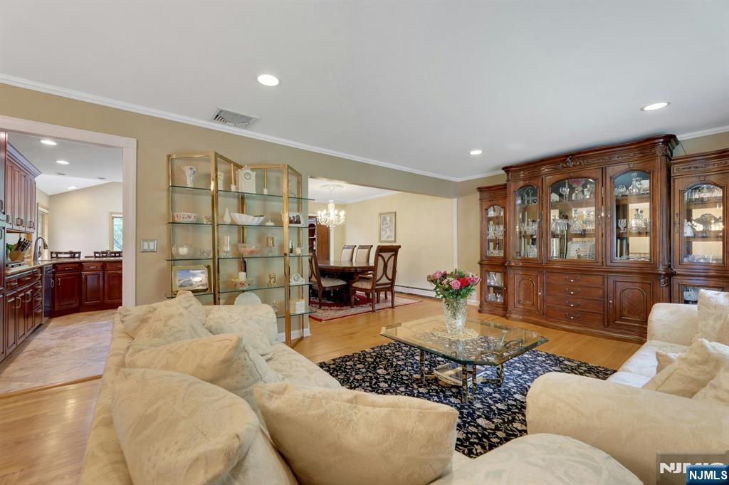 33 Hurlbut Street