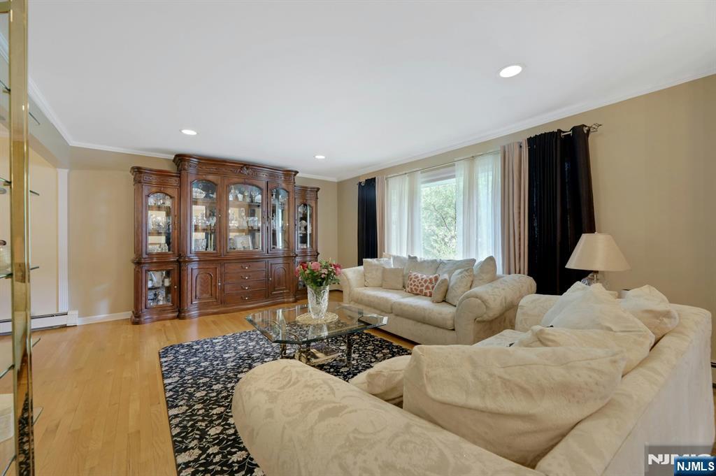 33 Hurlbut Street