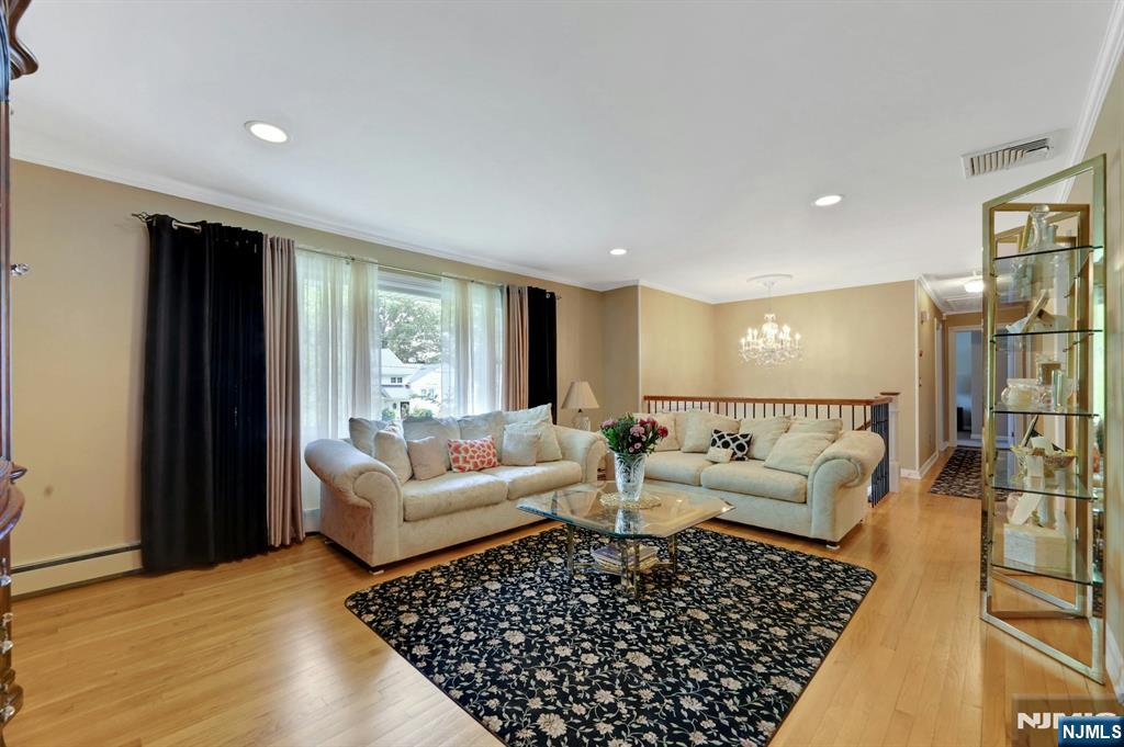 33 Hurlbut Street