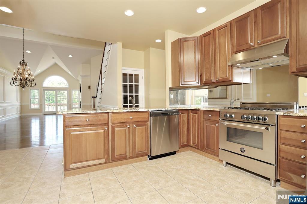 28 Turnberry Lane