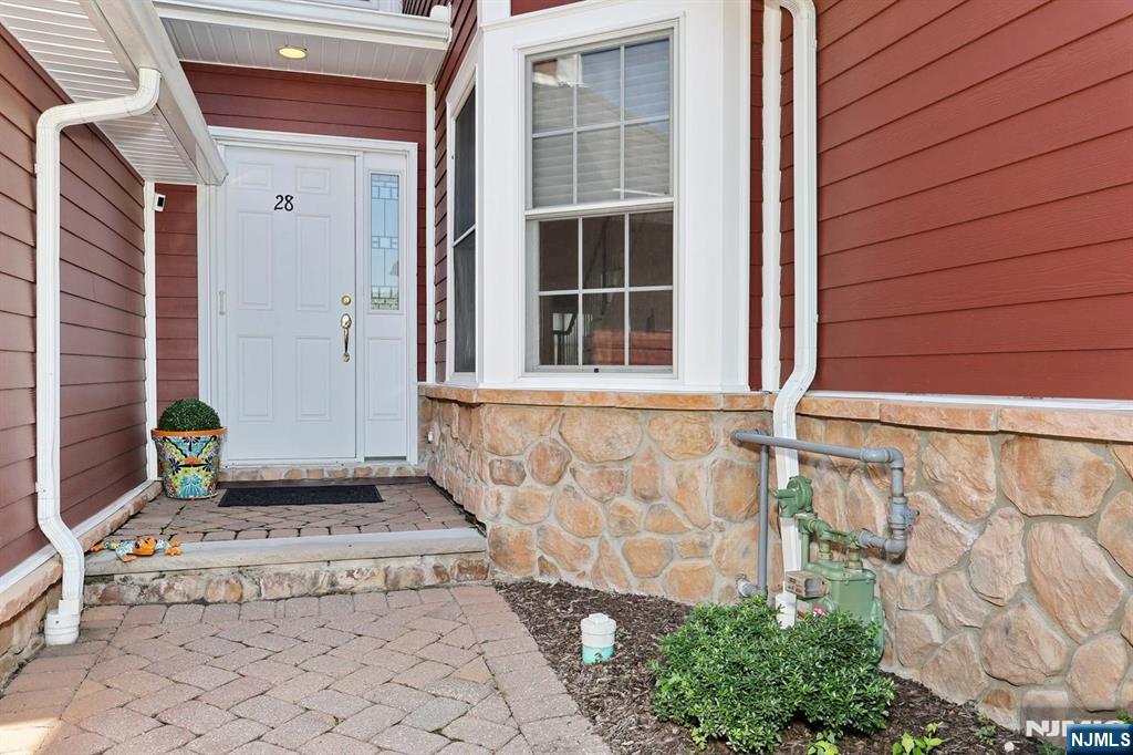 28 Turnberry Lane