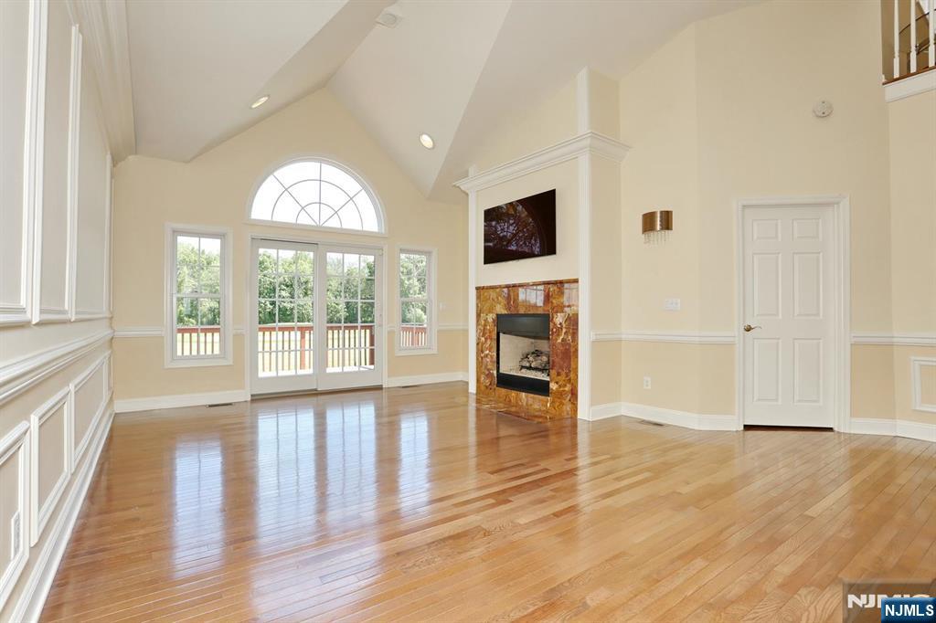 28 Turnberry Lane