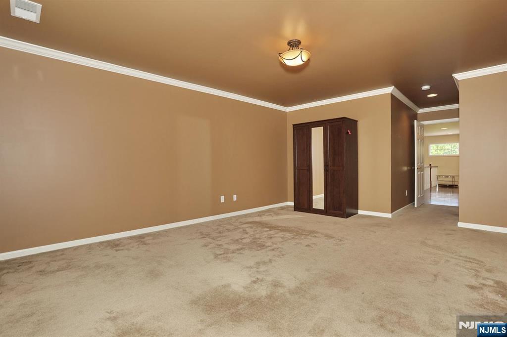 28 Turnberry Lane