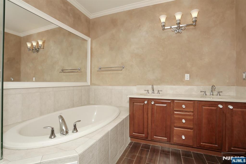 28 Turnberry Lane