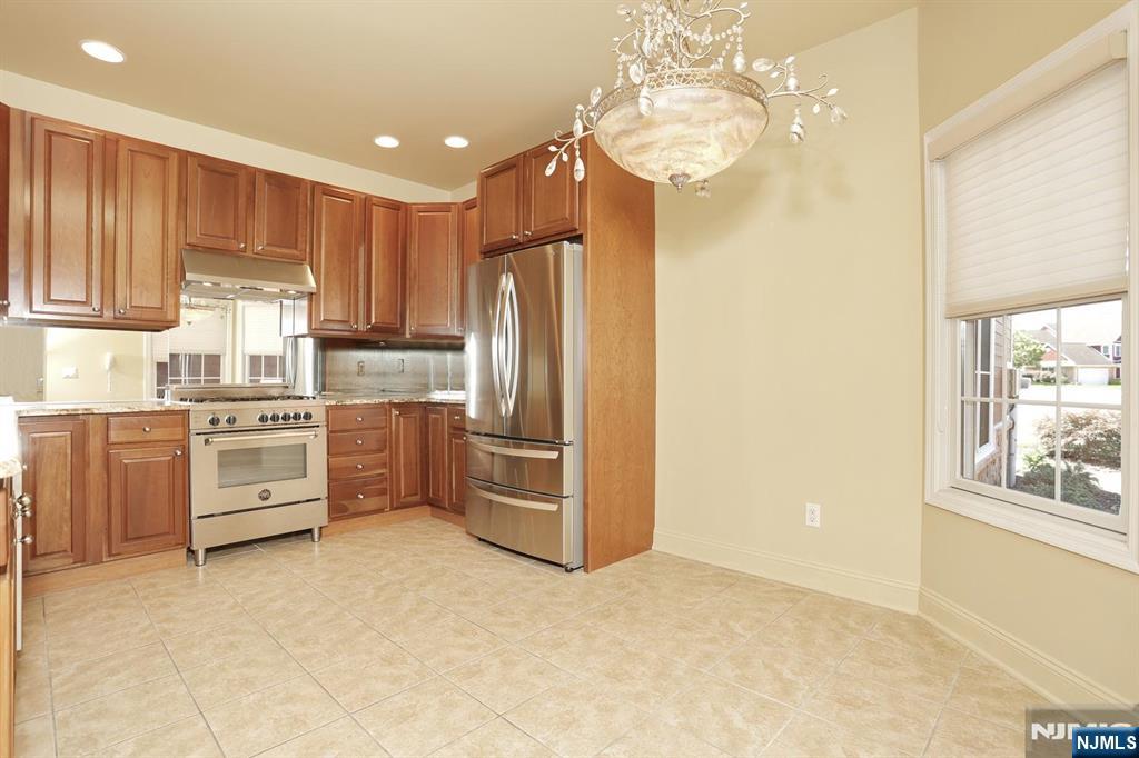 28 Turnberry Lane