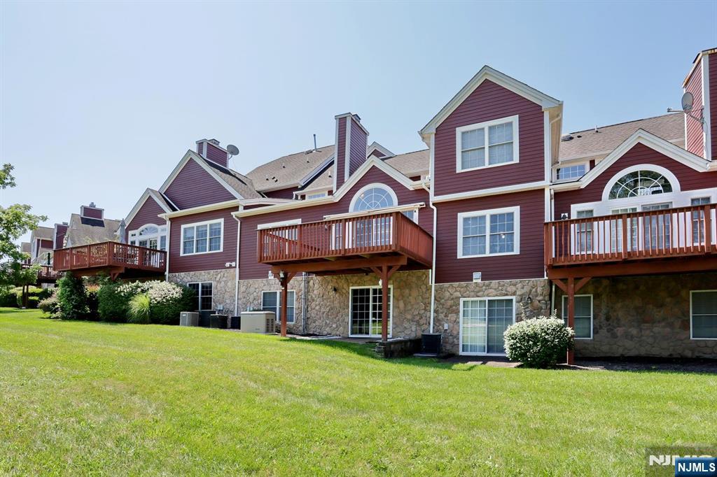 28 Turnberry Lane