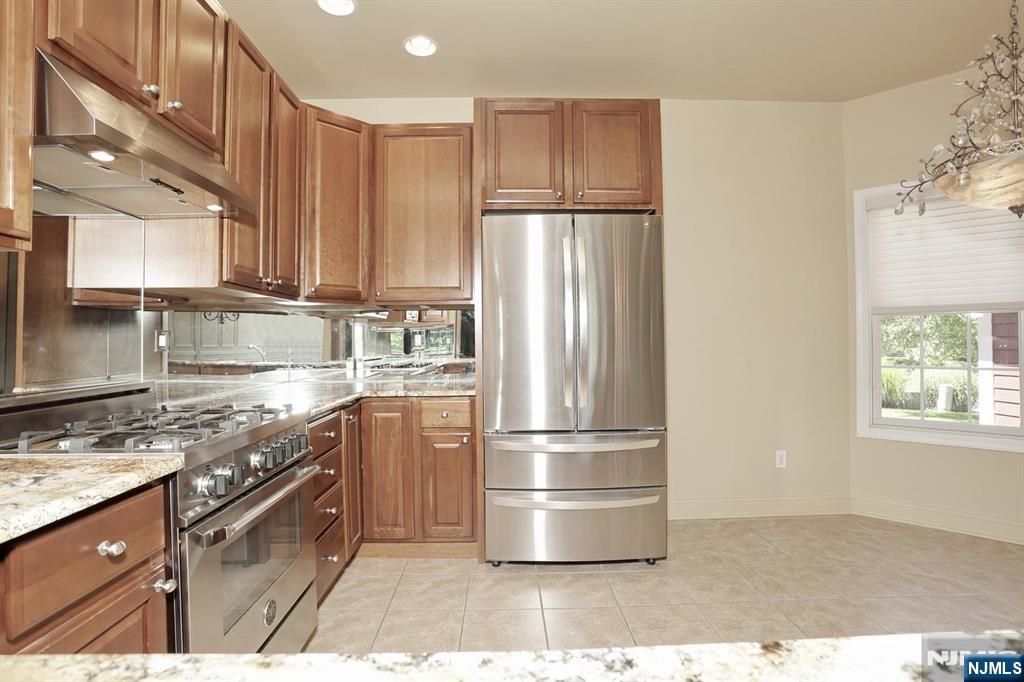 28 Turnberry Lane