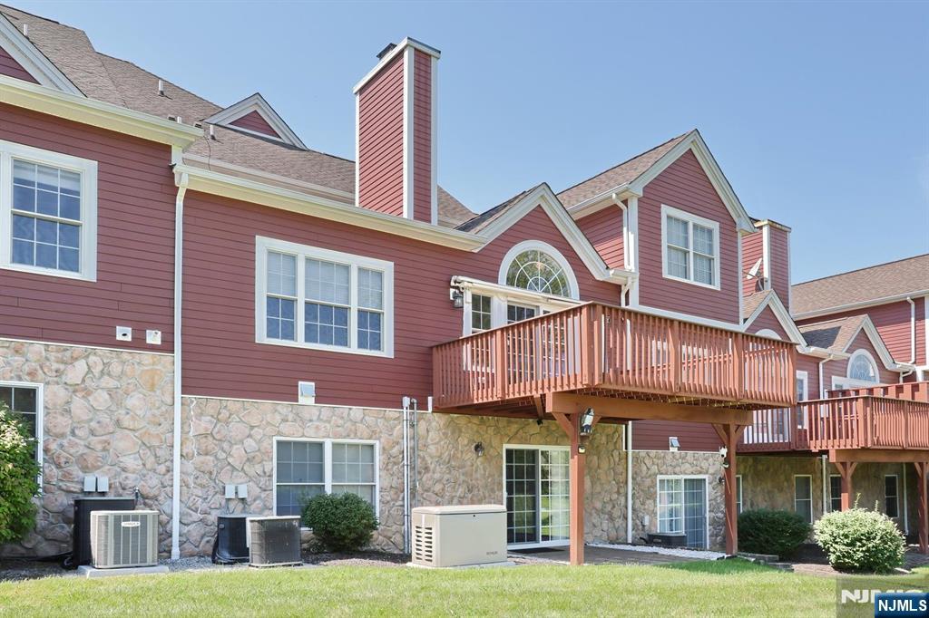 28 Turnberry Lane