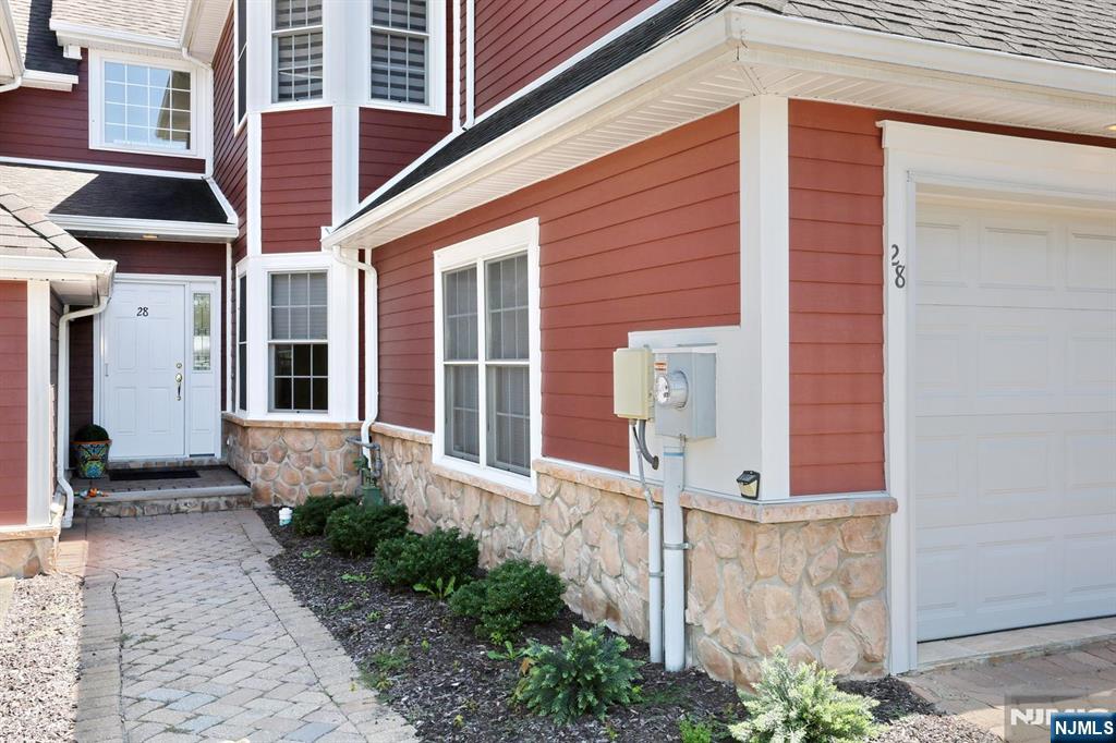 28 Turnberry Lane