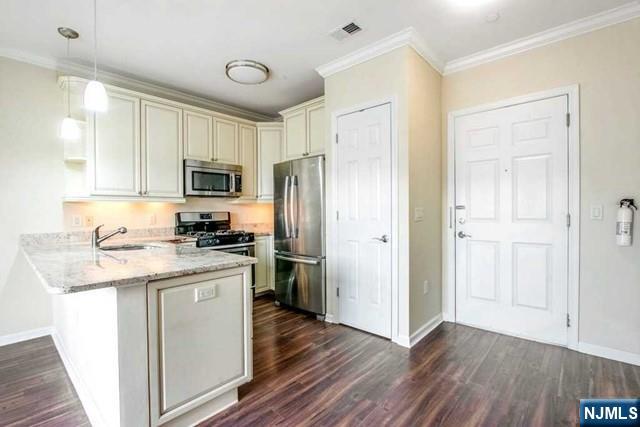 55 E Emerson Plaza 203