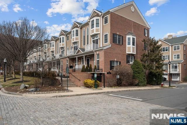 397 Kingston Court