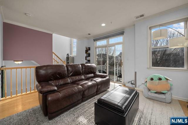 397 Kingston Court