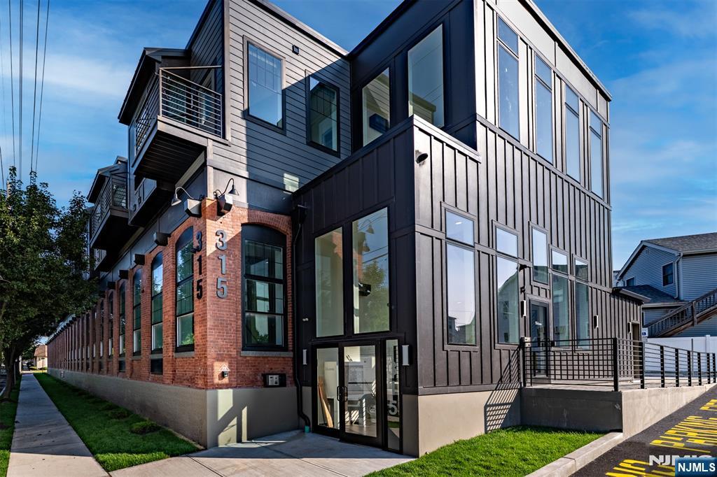 315 Railroad Avenue 114