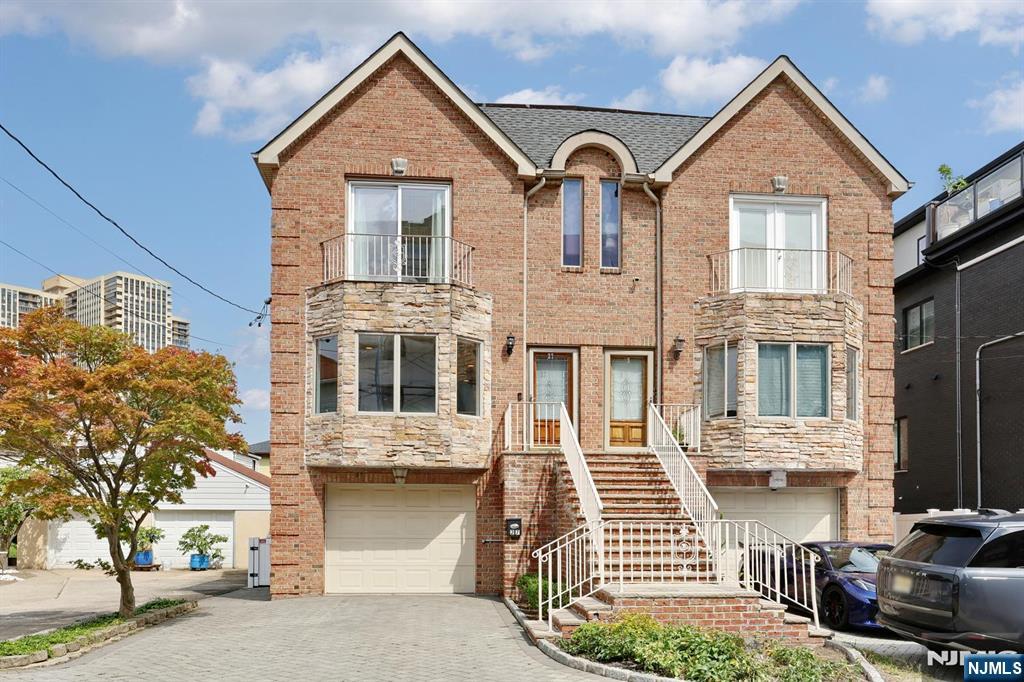 27 Lawton Avenue C0027