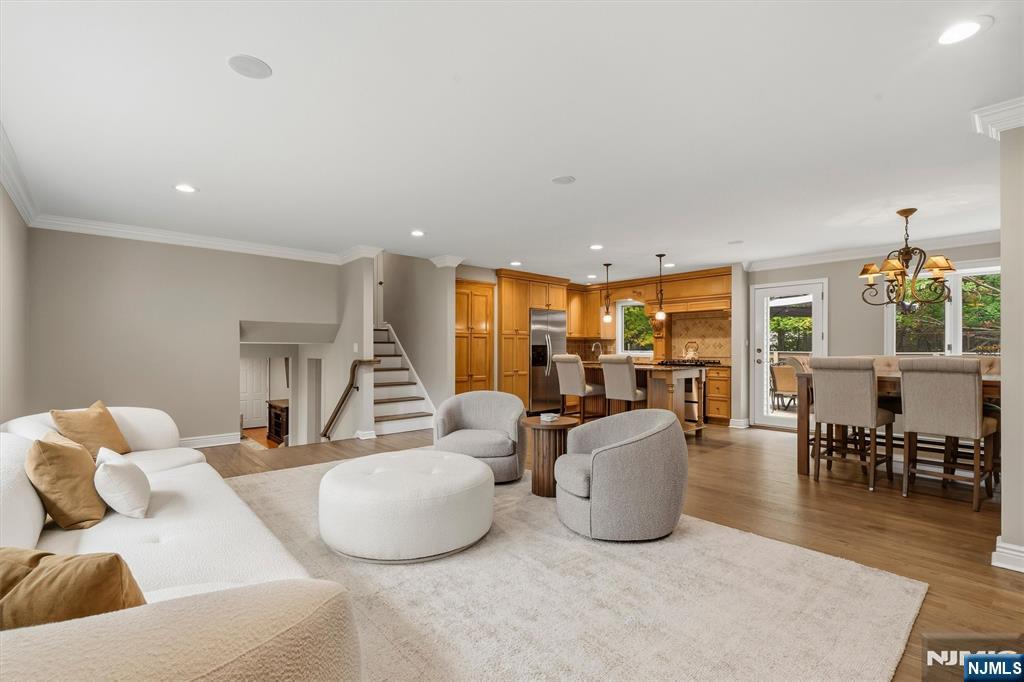 7 Ravine Drive