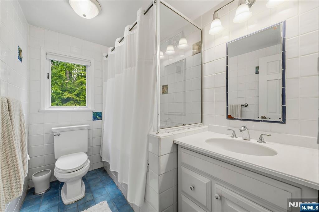 7 Ravine Drive