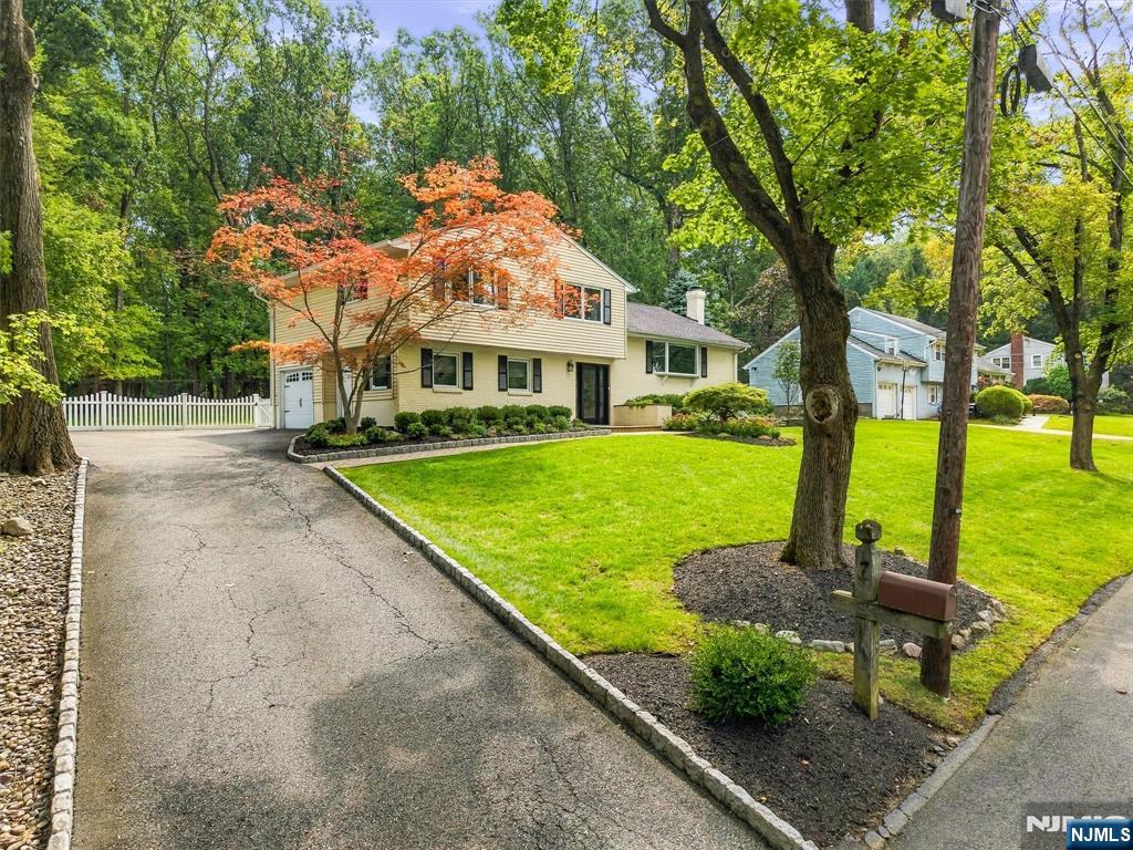7 Ravine Drive
