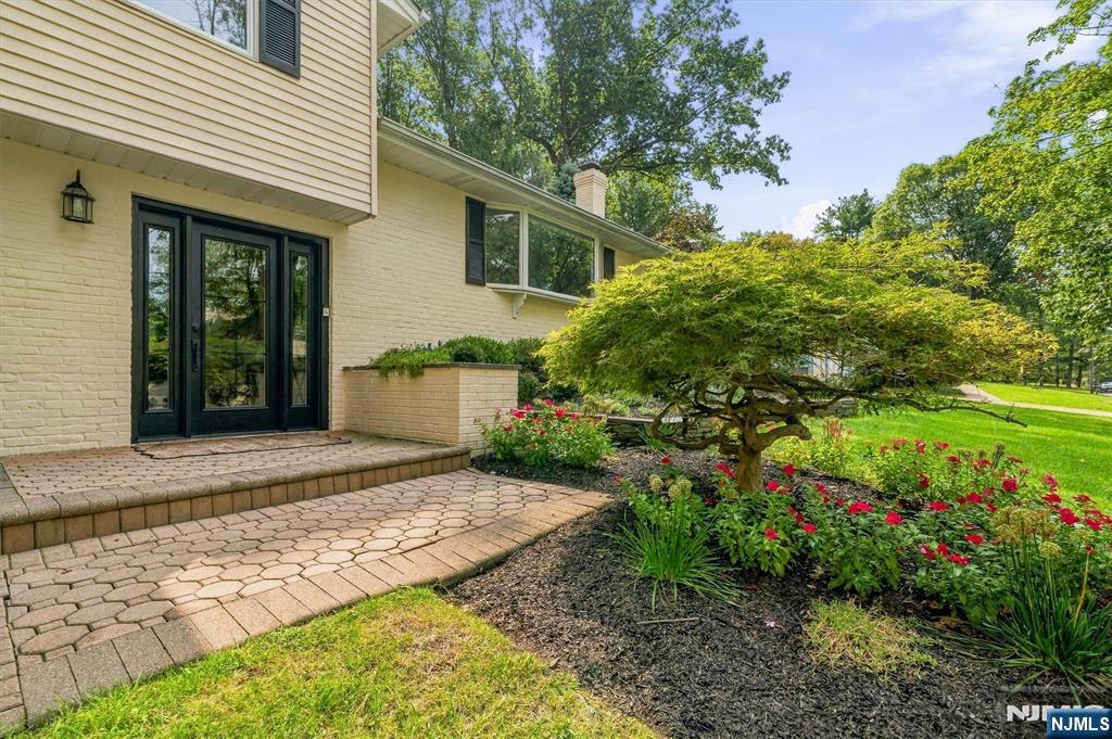7 Ravine Drive