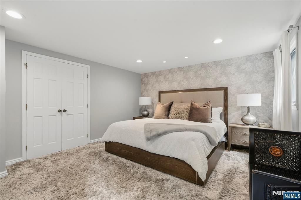 7 Ravine Drive