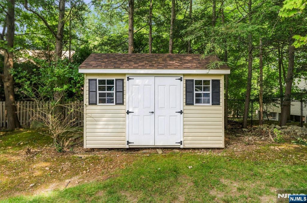 7 Ravine Drive