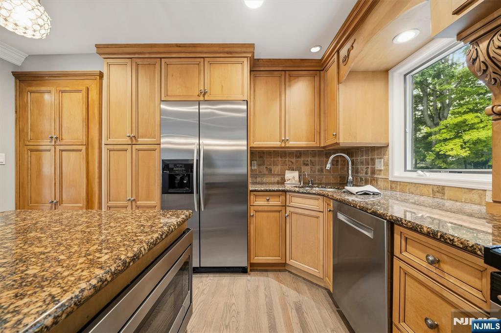 7 Ravine Drive